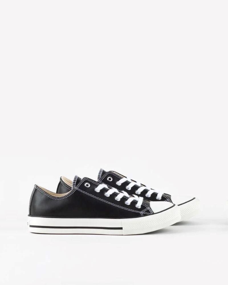 Sapatilhas baixas estilo casual em preto Victoria