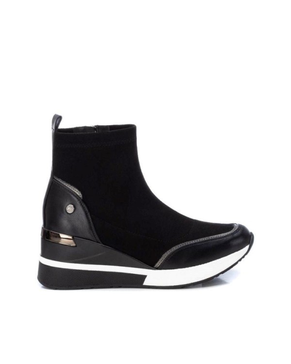 Calzado alto de mujer en color negro XTI moderno, perfecto para un estilo casual