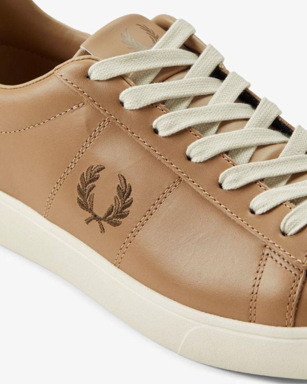 Fred Perry sapatilhas baixas homem castanhas Black Friday sapatilhas homem