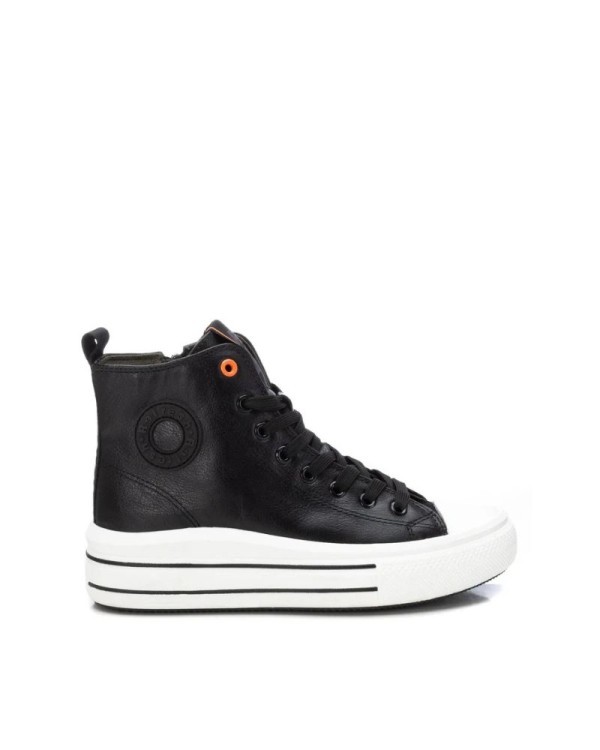 Zapatillas urbanas de mujer en color negro Refresh, estilo casual para el uso diario