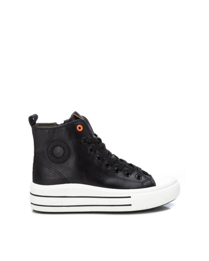 Zapatillas urbanas de mujer en color negro Refresh, estilo casual para el uso diario
