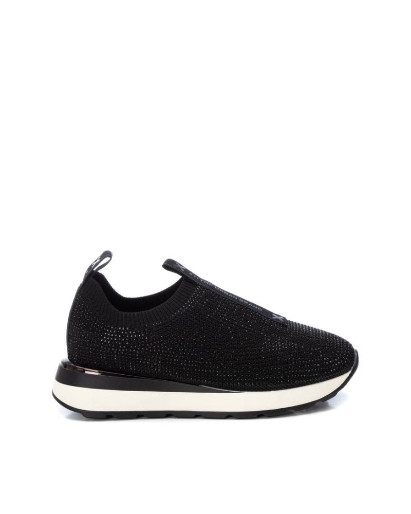 Zapatillas urbanas bajas de mujer negras XTI, ideales para un look desenfadado