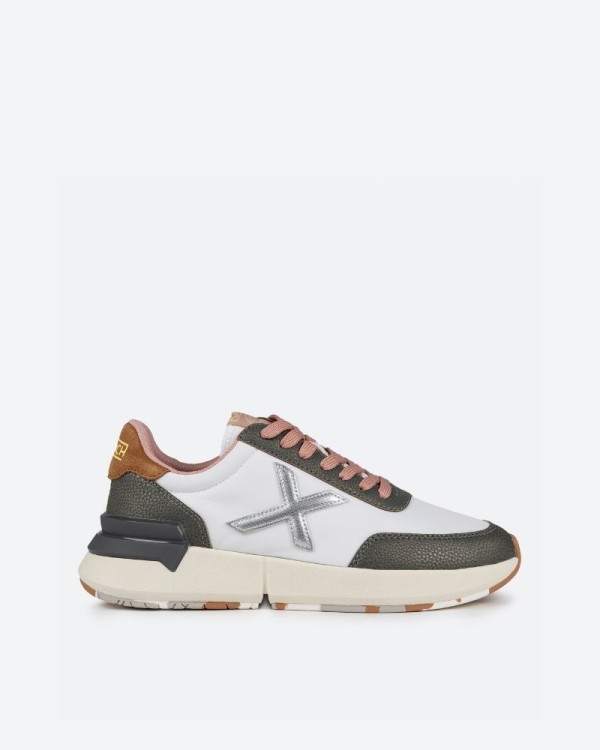 Zapatillas blancas de mujer Munich Versus, diseño urbano y versátil