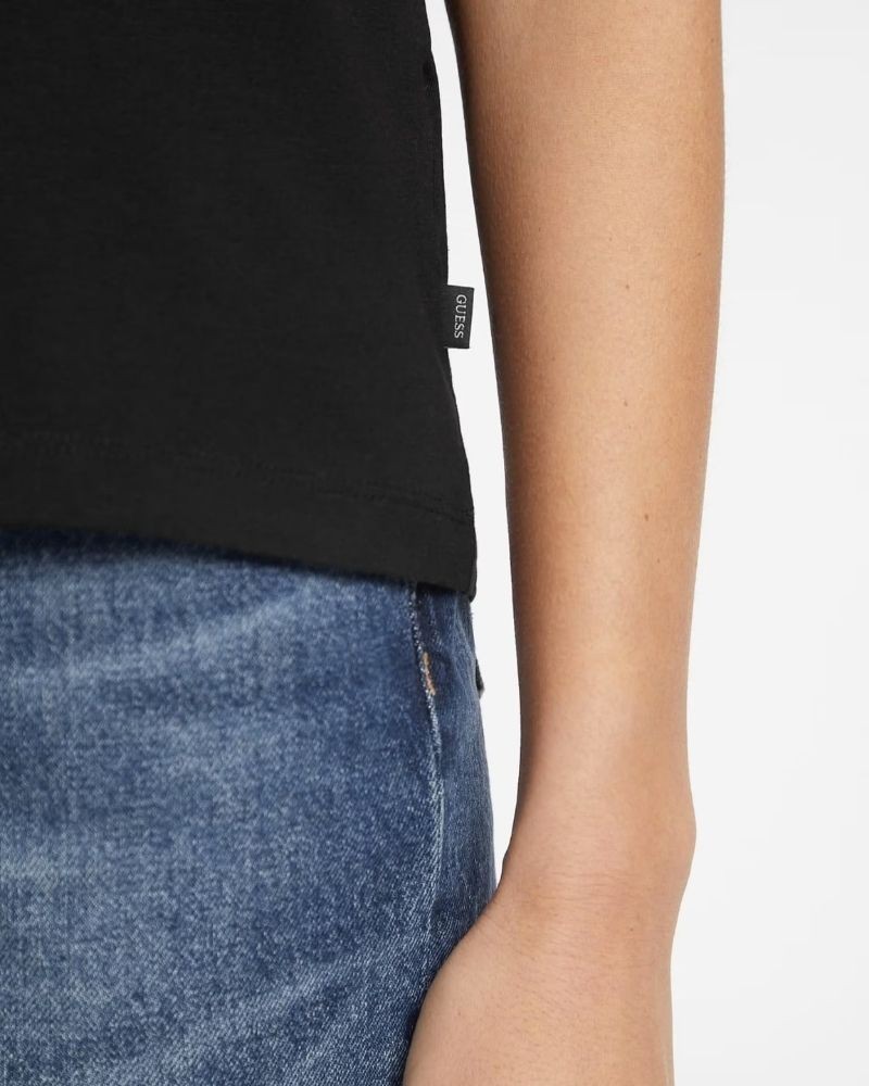 T-shirts Manga curta Mulher GUESS Preto W4YI10 J1314