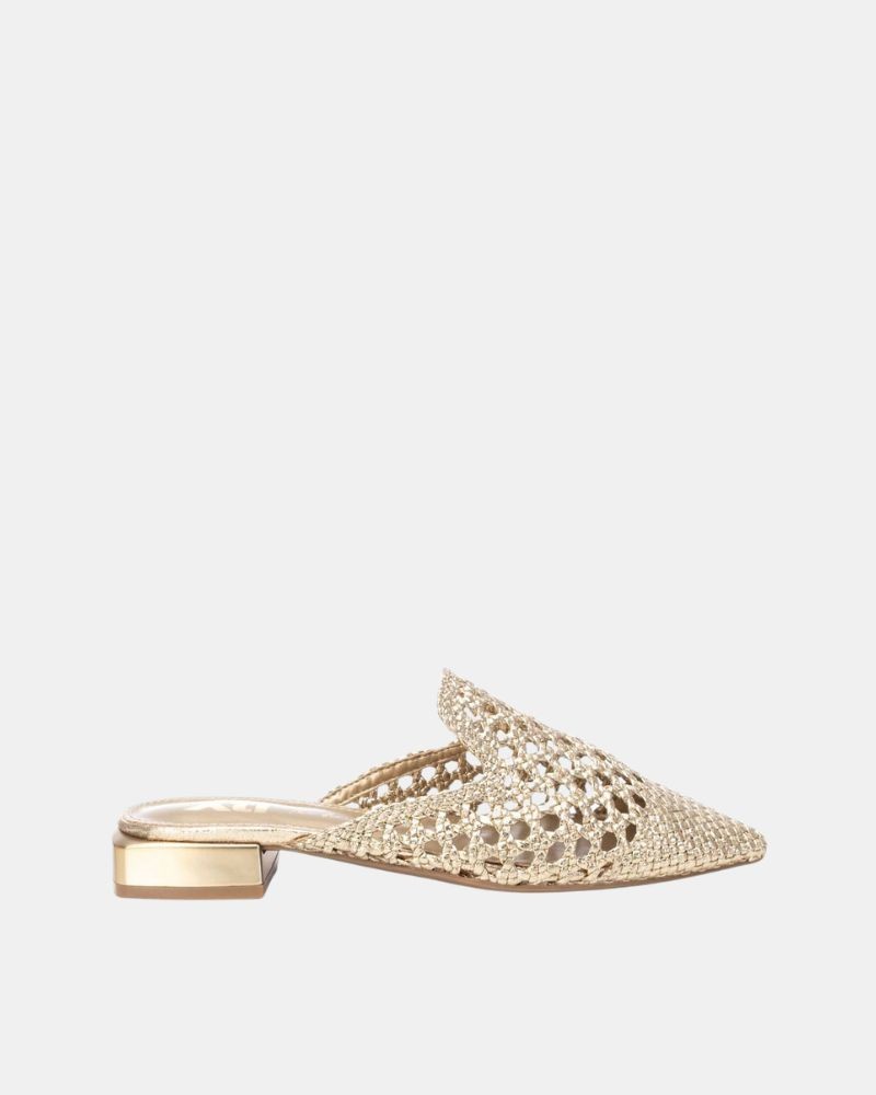 Sapatilhas Fechadas Mulher XTI Dourado 143795