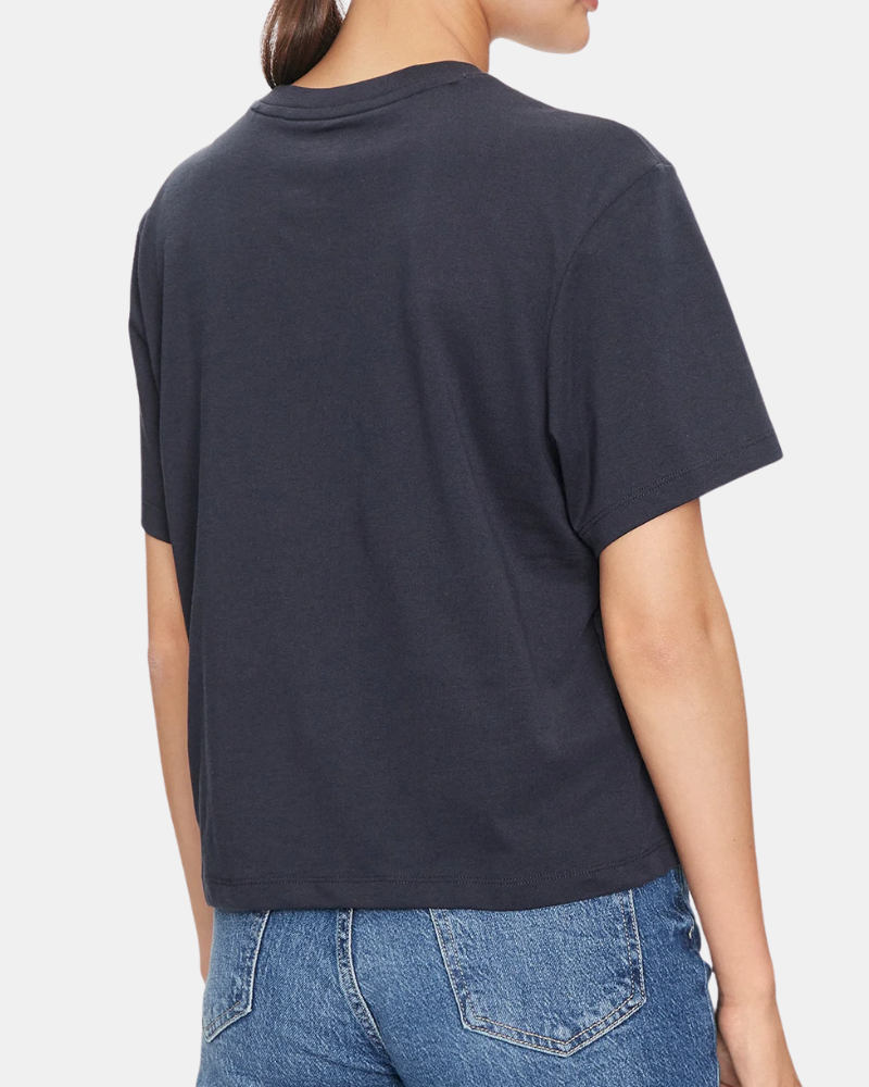 T-shirts Manga curta Mulher GUESS Preto W4YI05 K8HM0