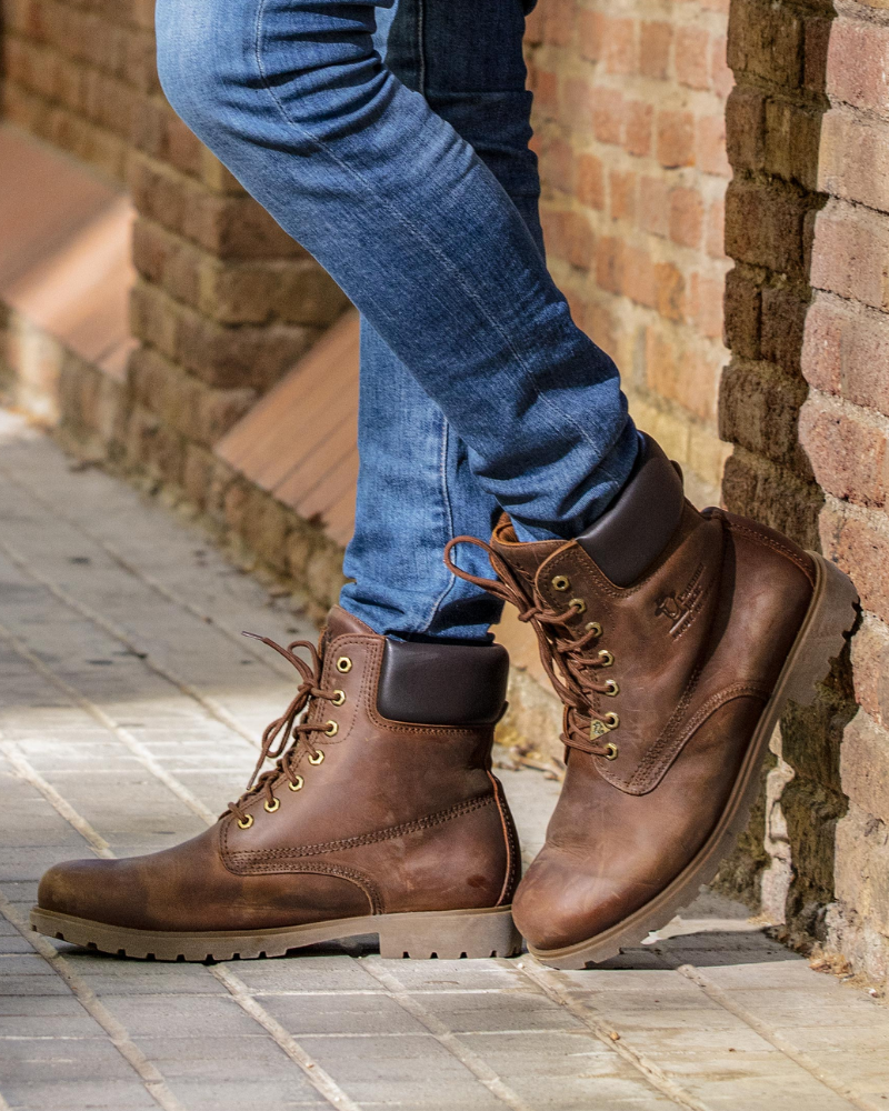 Botas hombre Black Friday Panama Jack Panama 03 cuero marrón en primer plano