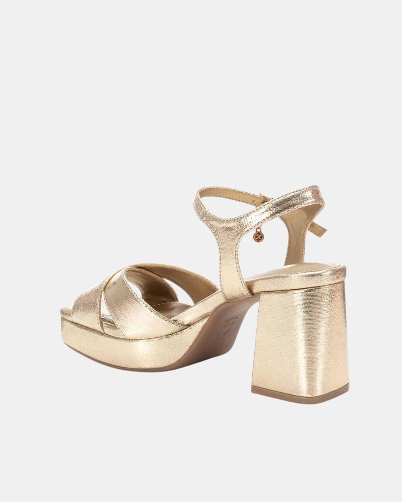 Sandalias Fiesta Mujer XTI Oro 143816