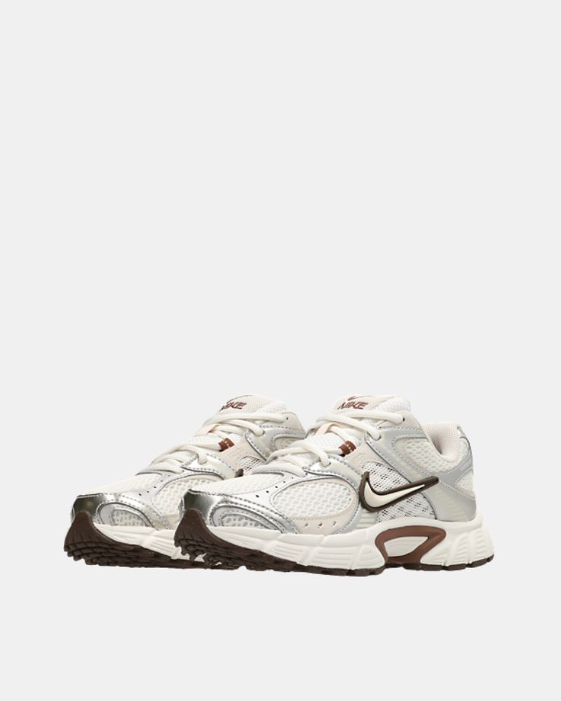 Zapatillas Bajas Mujer NIKE Blanco Marrón HQ7901 V5 RNR
