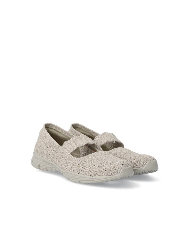 Calzado casual de mujer en color negro XTI, ideal para un estilo desenfadado