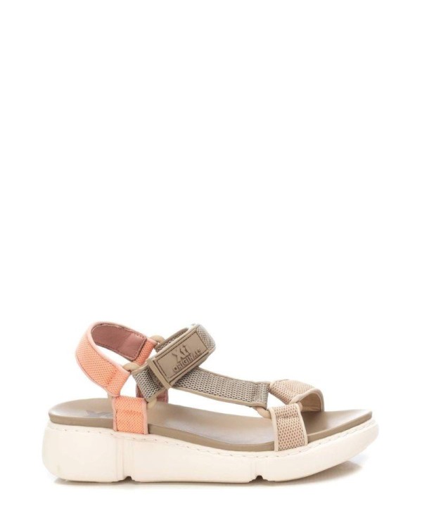 Sandalia de plataforma color taupe Xti para mujer, elegantes y versátiles