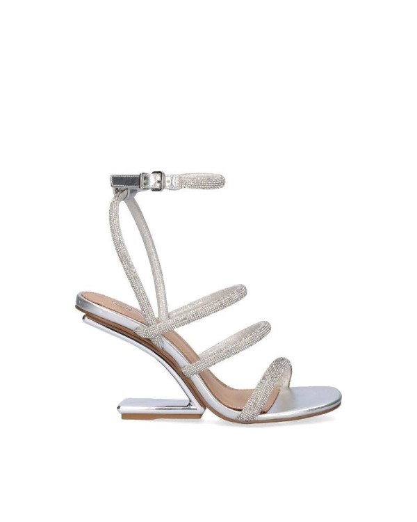 Exe sandalias de tacón abiertas plateadas, brillantes y modernas