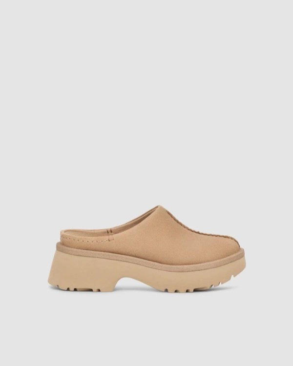 Sandalias color arena Ugg para mujer, elegantes y modernas